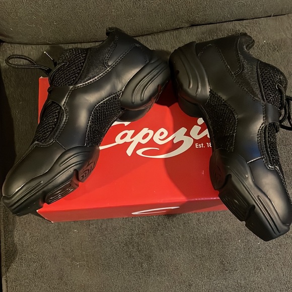 Capezio Fierce DS11 DanSneaker 10.5 women’s black dance sneaker - Picture 2 of 12